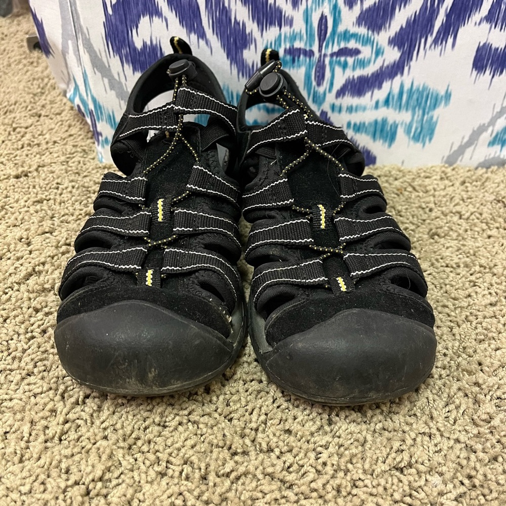 Women's Black Rugged outback shoes